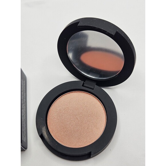 Younique Touch A La Mode Powder Luminizer Pearly .14 oz New - Picture 2 of 7